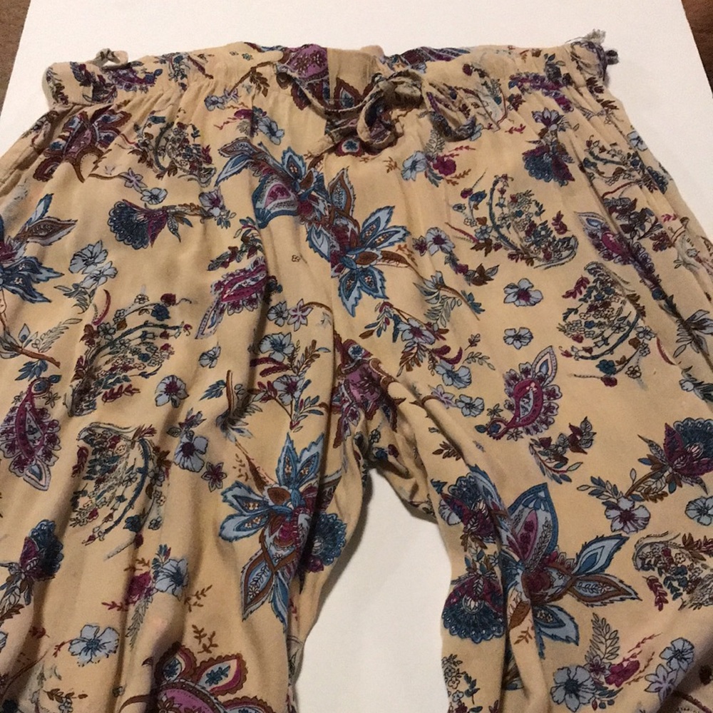 Boca Bay Soft Pants - Size PM - tan and purple
Used condition-good
Beautiful